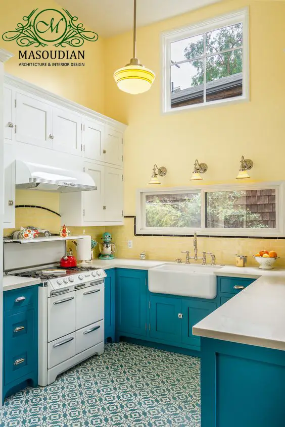 دکوراسیون آشپزخانه رنگ آبی، سفید و زرد