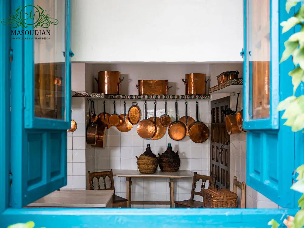 دکوراسیون آشپزخانه به رنگ های آبی، طلایی و مسی